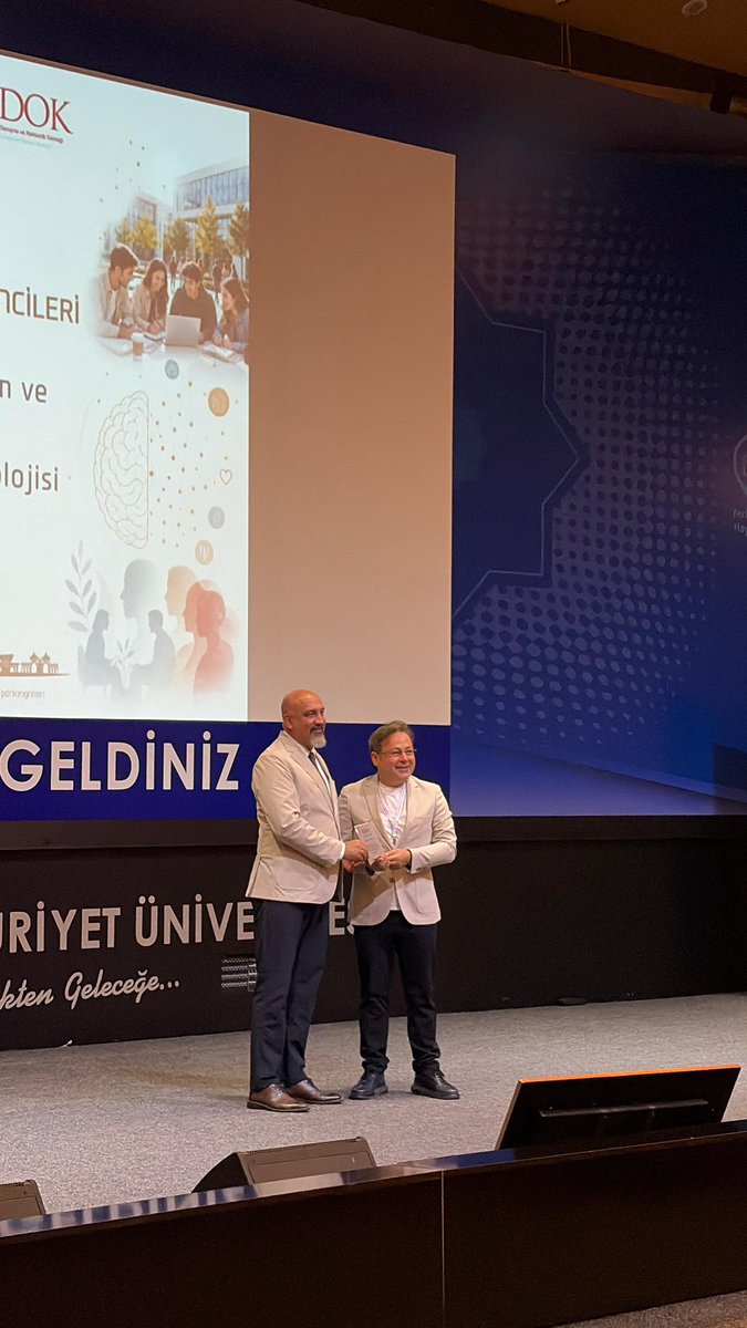 mengindeniz's tweet photo. 21. Ulusal PDR Öğrencileri Kongresi’nin açılışını, Sivas Cumhuriyet Üniversitesi’nin ev sahipliğinde büyük bir heyecan ve güçlü bir katılımla gerçekleştirdik.

Rektör Yardımcısı Prof. Dr. Salih Cem İnan, Edebiyat Fakültesi Dekanı Prof. Dr. Ahmet Yüksel, Öğrenci Dekanı Prof. Dr. Sevgi Durna Daştan, Genel Başkan Vekilimiz Prof. Dr. Erdal Hamarta, yönetim kurulu üyelerimiz, kıymetli akademisyenlerimiz ve geleceğin psikolojik danışmanları olan PDR öğrencilerimizle bir araya gelmekten büyük memnuniyet duydum.

Genç meslektaşlarımızın bilimsel, mesleki ve sosyal gelişimlerine katkı sunan bu anlamlı buluşmanın başarılı ve verimli geçmesini diliyorum.

Emeği geçen herkese teşekkür ediyor, 21. Ulusal PDR Öğrencileri Kongremizin PDR camiamıza hayırlı olmasını temenni ediyorum.
@cumunivkurumsal @turkpdrdernegi @erdalhamarta @PdokSivas