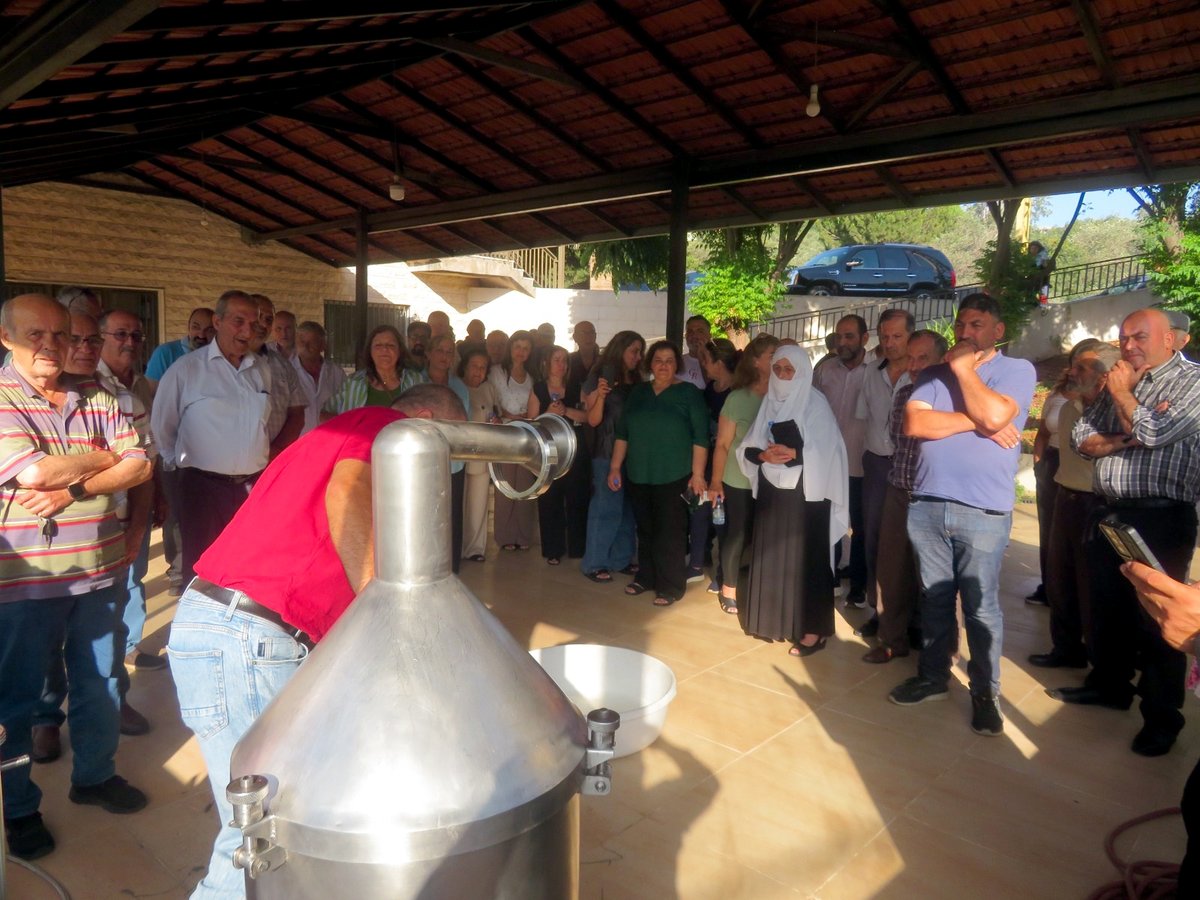 MoaLebanon's tweet photo. النباتات العطرية البرية محور ورشة تدريبية ضمن البرنامج الوطني للإرشاد الزراعي في غريفة

#الزراعة_نبض_الأرض_والحياة
#وزارة_الزراعة
#وزير_الزراعة

يوتيوب وزارة الزراعة:
https://t.co/OOqT73KNTg

فيسبوك:
https://t.co/hWWeStZlM2

موقع الوزارة:
https://t.co/LFGXPAD8sb https://t.co/FYFoUTkL43