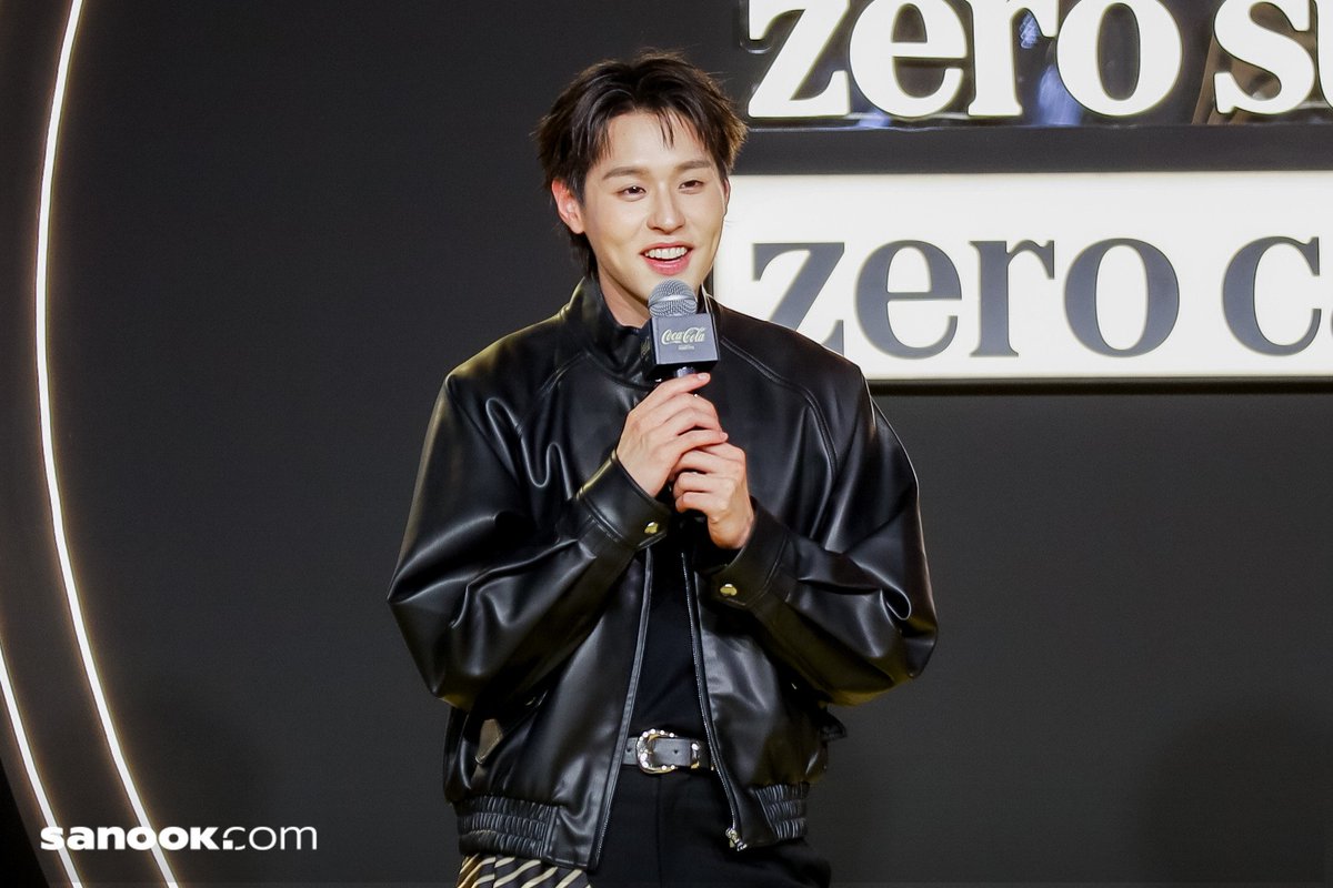 Sanook's tweet photo. ออลแบล็กแบบหล่อๆ บิวกิ้น ในงาน Coke Zero Zero Limit Night เปิดโหมดซ่าแบบมีสไตล์! ✨️❤️‍🔥

🔗https://t.co/ZPHQPLV2JC
🔗https://t.co/WrxnomjMTl

#BILLKINXCokeZeroZero
#Bbillkin #บิวกิ้น
#คืนไหนก็ซ่าได้ไม่ต้องซี 
#CokeZeroZero #Coketh
#sanook https://t.co/bkNLW7RgDj