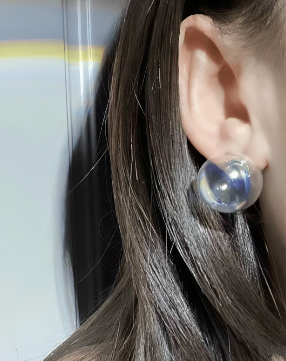 vlailuds's tweet photo. APA SIH INI 😭.. ada anting bentuk bubbles? 🫧 gemes banget pliss 🥹 https://t.co/l8JszpSITW