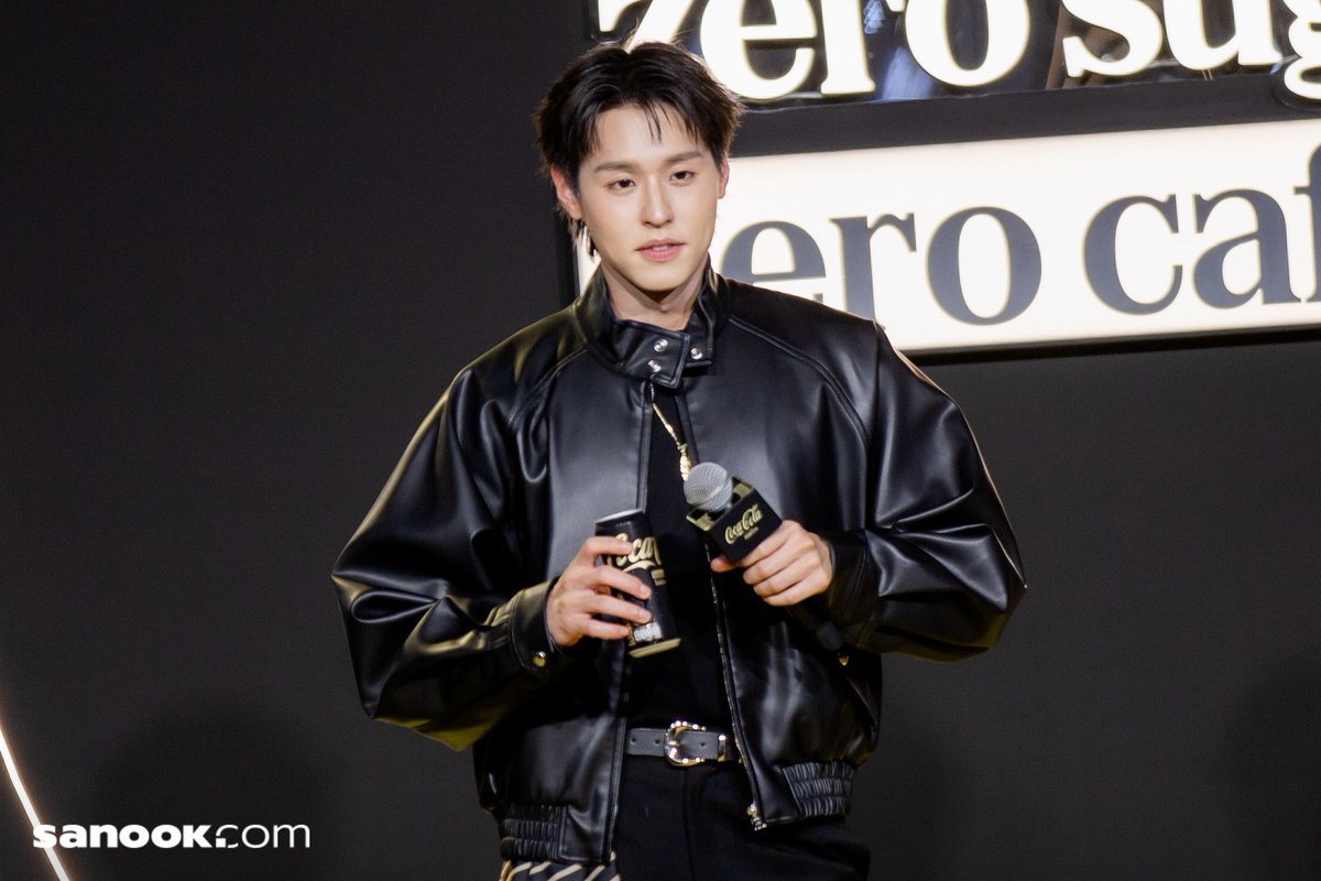 Sanook's tweet photo. ออลแบล็กแบบหล่อๆ บิวกิ้น ในงาน Coke Zero Zero Limit Night เปิดโหมดซ่าแบบมีสไตล์! ✨️❤️‍🔥

🔗https://t.co/ZPHQPLV2JC
🔗https://t.co/WrxnomjMTl

#BILLKINXCokeZeroZero
#Bbillkin #บิวกิ้น
#คืนไหนก็ซ่าได้ไม่ต้องซี 
#CokeZeroZero #Coketh
#sanook https://t.co/bkNLW7RgDj