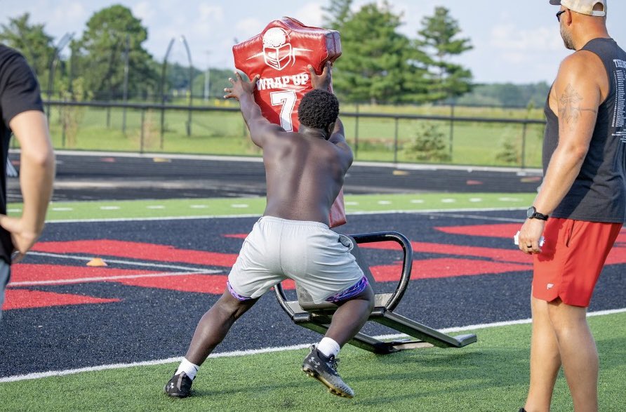 CaceCampbell's tweet photo. 8th Grade Loading
Cace Campbell - 5’11” - 225lbs
13 Years Old
DE/DT/ATHLETE
Cedar Falls Football https://t.co/y1nA2zf0Q2