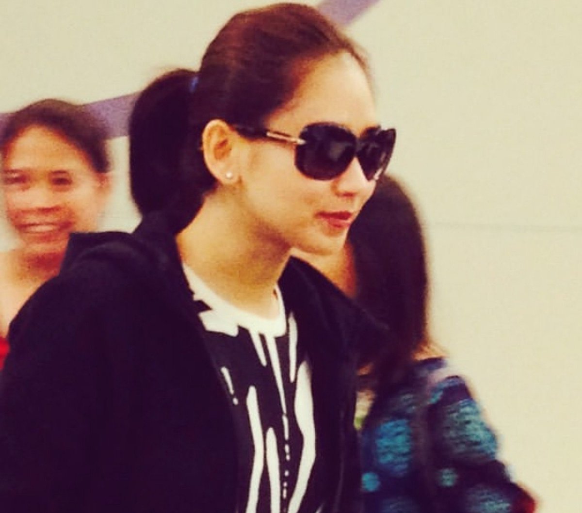 ciaorah's tweet photo. if sarah wearing shades has a million fans, i am one of them. if it has ten fans, i am one of them. if it has only one fan, that is me. if it has no fans, that means im dead. if the world is against it, then i am against the world. https://t.co/LiW3Bb8zqr