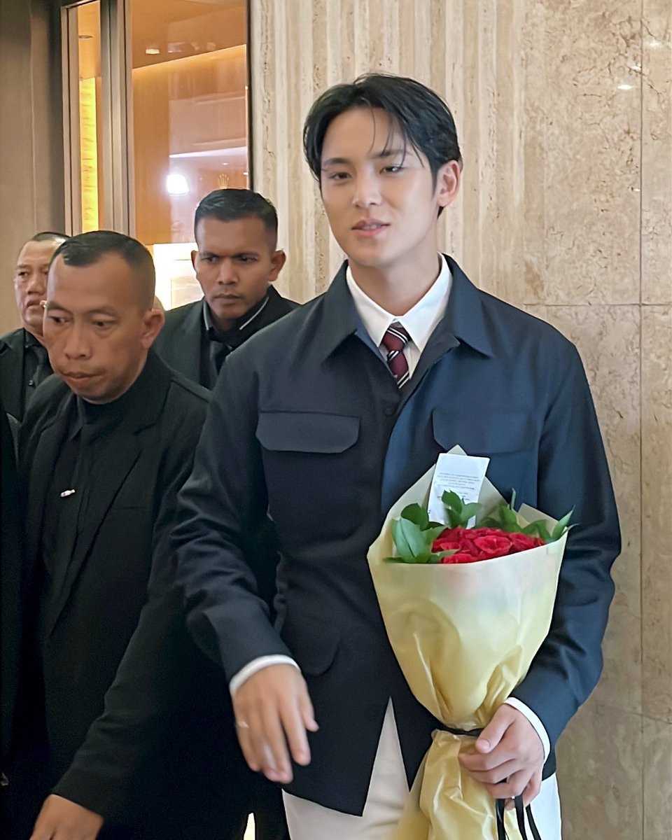 di8llicate's tweet photo. super lucky and grateful to be able to see mingyu’s (hopefully not) last public schedule before his enlistment 😭😭😭 https://t.co/YsAVF3LBSF