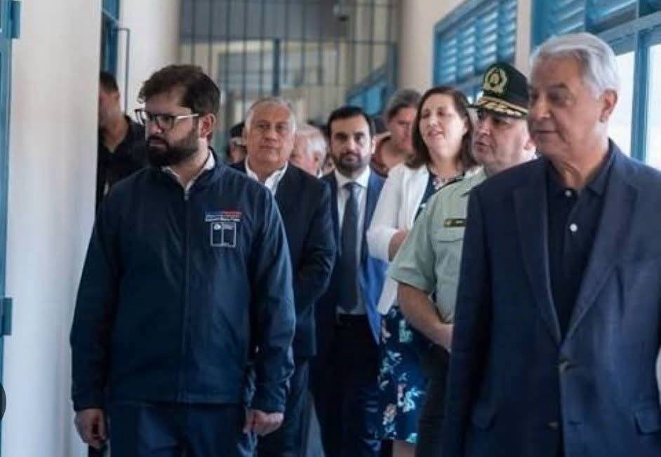 fotohistoriacl's tweet photo. El 16 de Enero de 2025,  Gabriel Boric inaugura cárcel La Laguna de Talca, que había sido aprobada en el segundo gobierno de Bachelet.

Es grave para la República que el presidente actual actúe como que fuera su mérito.

Lo puede hacer gracias a los gobiernos que desprecia https://t.co/uIcZ9RwuKw