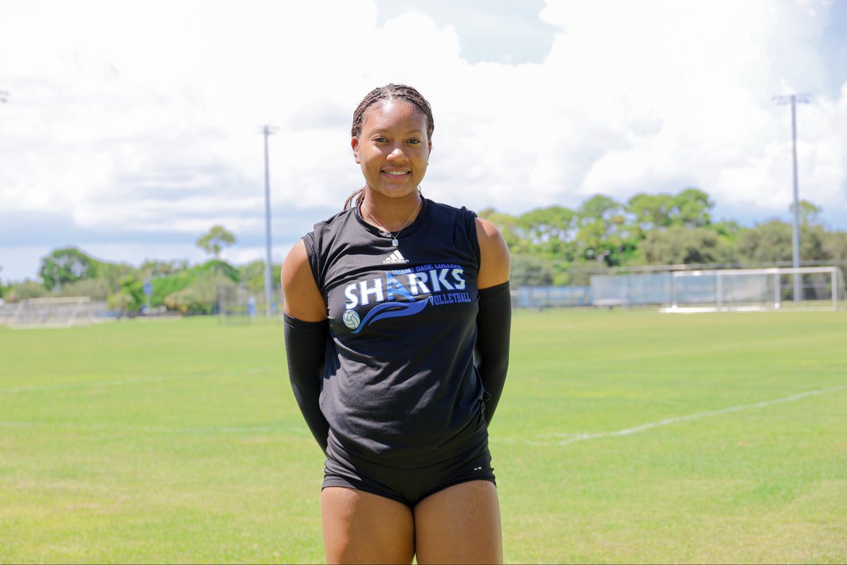 MDCTheReporter's tweet photo. Luyeisy Marquez-Moreno, an outside hitter🏐for the @MDCollege volleyball team, was named Female Athlete of the Year by the @FCSAA.

She finished the season with a team-high 453 points &amp; 384 kills &amp; led the Lady Sharks to a @NJCAA Division I national title.
https://t.co/U9aQN5JXMQ https://t.co/WhLpSxgrBt