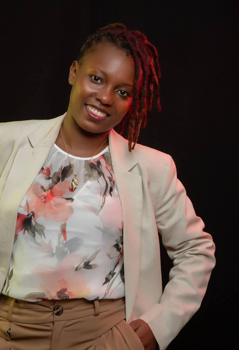 PAJ220's tweet photo. L'équipe de Place Aux Jeunes (PAJ) souhaite un joyeux anniversaire de naissance à Sankara Séjour, directrice générale de Konparèt Magazine et photographe. https://t.co/CwzyFYOGoN
