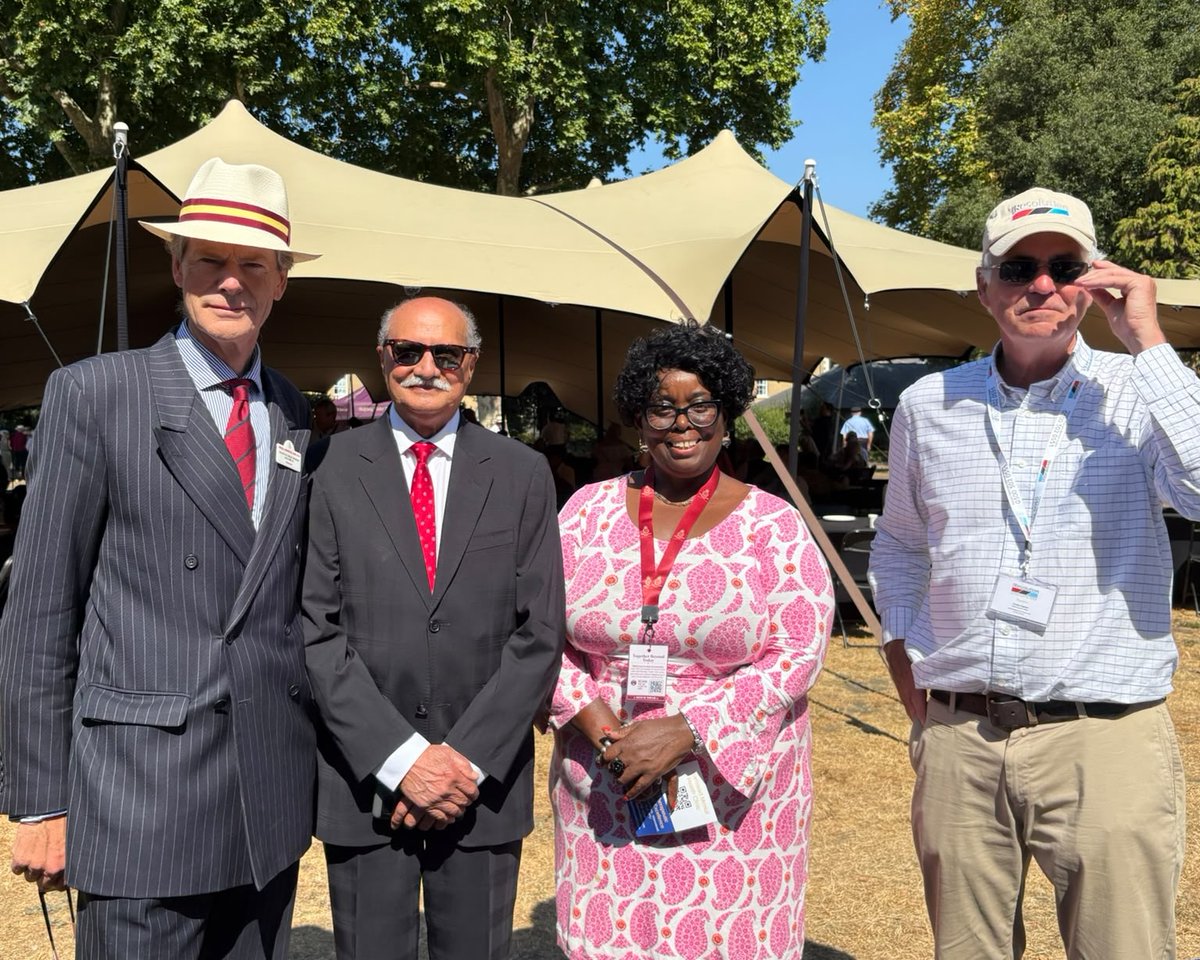 ptsdresolution's tweet photo. More happy pics of PTSD Resolution @ The Chelsea Pensioners Veterans Outreach picnic yesterday...

📷 Working with our friends at @fightingwpride &amp; @PoppyFactory 
📷  Delighted to meet the Governor of @RHChelsea, General Sir Adrian Bradshaw KCB OBE DL
📷 Hot dog! 🌞 https://t.co/cJ1Ipk0w9d
