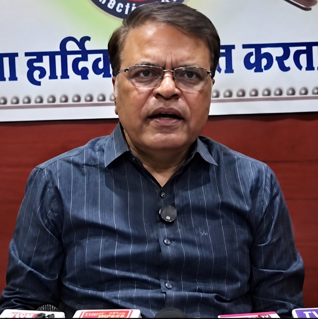 Ajaykumaarji's tweet photo. Bye Bye @airtelindia ? BSNL’s ₹1 SIM could change the game.

From August 12 to September 12, BSNL is offering SIMs for just ₹1, with 1GB daily data + unlimited calling for 24 days.

BSNL is also preparing to launch its Satellite Phone Service around August 15.

If BSNL fixes its network and internet speed, Jio and Airtel could face some serious competition.

Would you switch to BSNL for ₹1? 👇