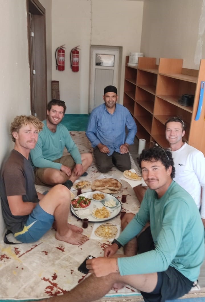 bosunatiklama's tweet photo. Sivas'ta 5 Yeni Zelandalı turist, köylülerin misafirperverliğinden etkilenerek Müslüman oldu. https://t.co/up4Pg7pOyz