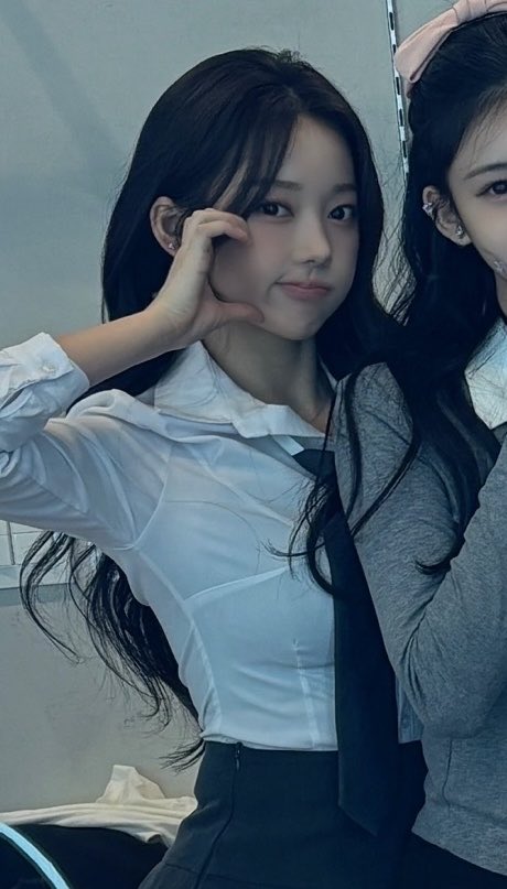 hyewon1ss's tweet photo. 이날 사진 올려주면 배경화면으로 해놓고 만나는 친구들마다 내 여친이라고 자랑할 자신있음 그런 의미로 혜원님 이 착 거울샷셀카남찍사 제발요 .. https://t.co/I90A78cBUi