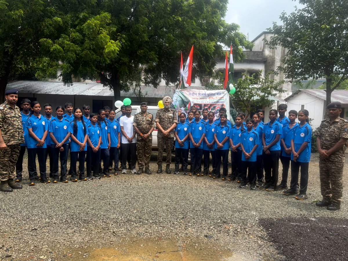 134_bn's tweet photo. `134 Bn CRPF, Dugni organised a grand #TirangaRally &amp; Bike Rally under #HarGharTiranga2026.

Officers, jawans &amp; local students joined hands with the Tricolor to celebrate the spirit of unity and patriotism. 🇮🇳 https://t.co/WZTBr08MB1
