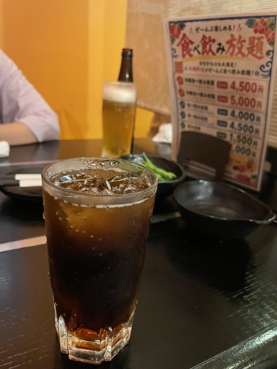 myvosy's tweet photo. かんちゃんと飲みながら食べながら話しながら。

なんか、話してたらさ

パラレルワールドから帰って来たような感覚になった。

最近、あるSNSの扱いが少し疲れ出してたから。

こっちの世界だ、私が生きるのは。

ただいま https://t.co/QrIg2Ul4hE