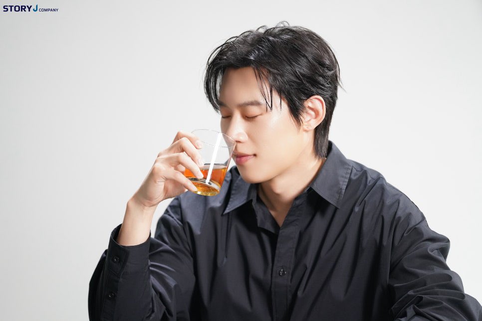 memoriescene's tweet photo. 백성철이랑은 또 다른 흑성철
아니근데 진짜루 이날 왜케 이뻣냐고 https://t.co/1zji97DGYV