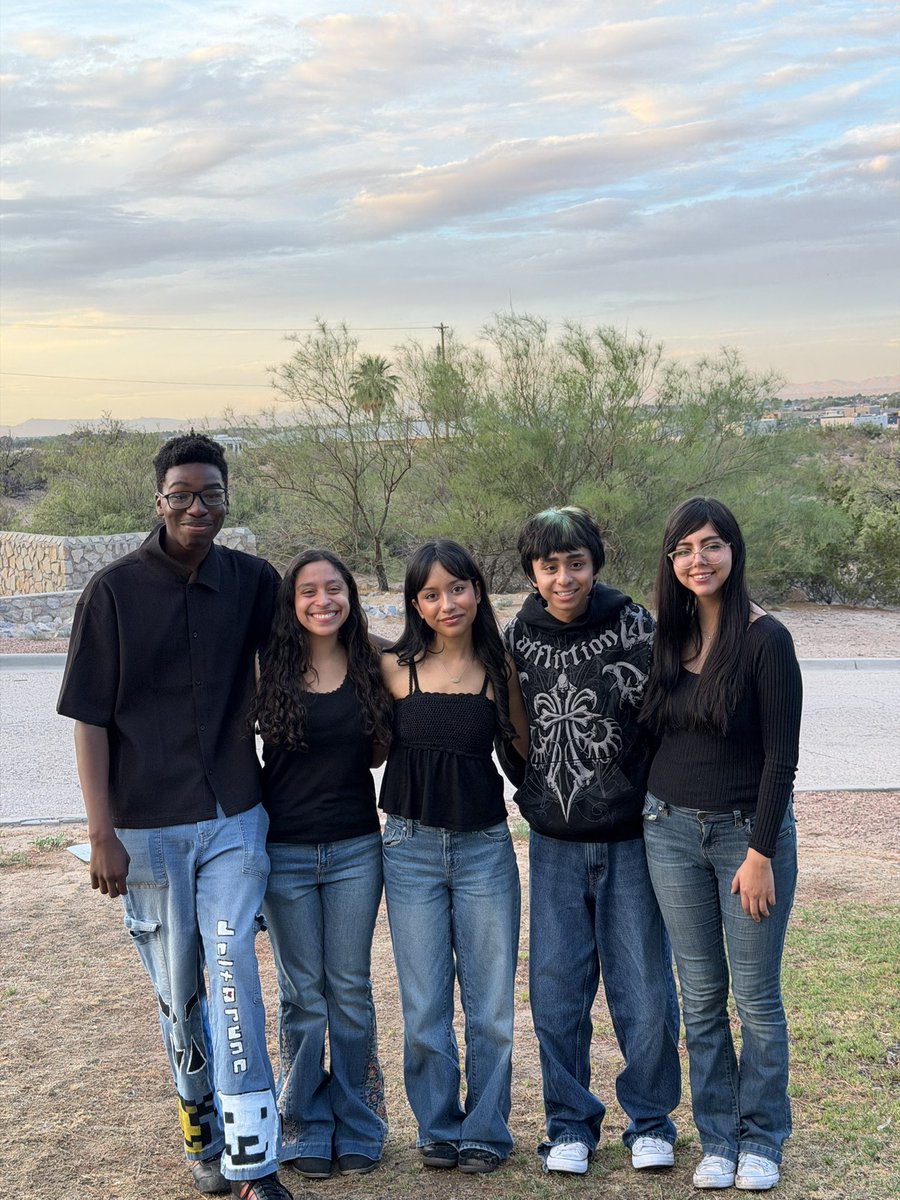 MECollege_HS's tweet photo. 🌅 One last first sunrise. 💙🩵

The Class of 2027 gathered for Senior Sunrise to welcome their final year at Mission Early! Seniors, soak in every moment—your final flight has begun. 🐦‍🔥✨#FirstandBest #PhoenixFamily #TeamSISD @missionechs https://t.co/Jc4az6QsEg