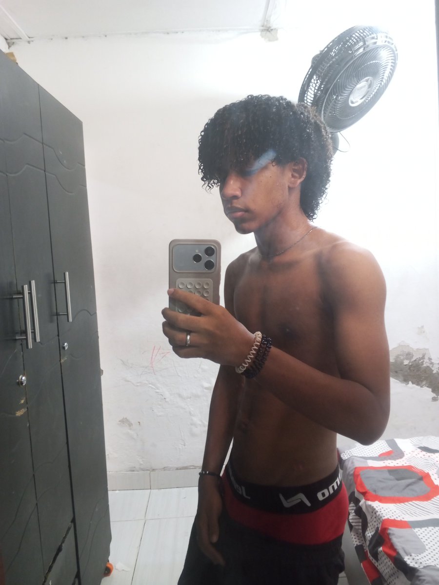de_la90949's tweet photo. I'm a handsome dark-skinned guy.
Yo un morenaso lindo https://t.co/H2CbN74Ib3