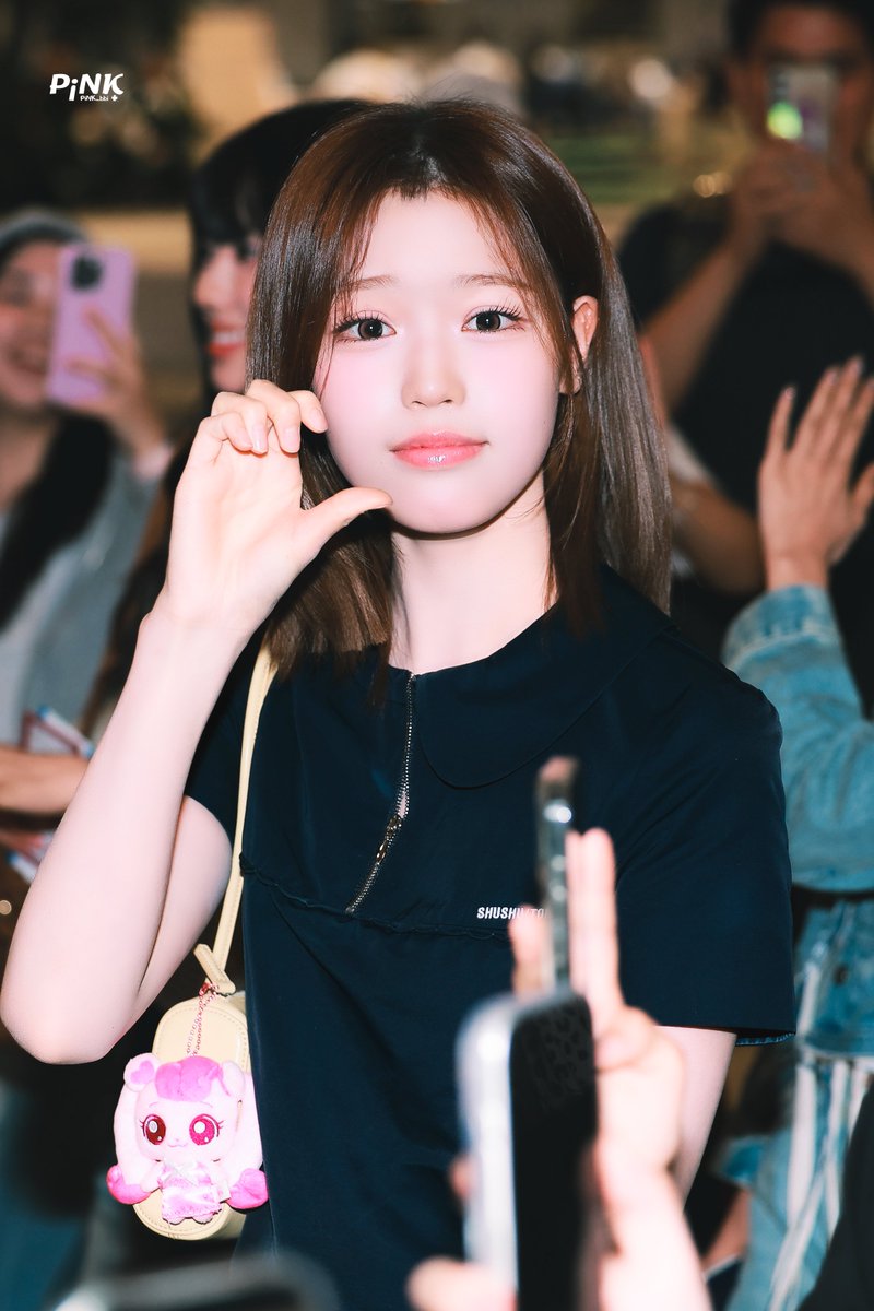 PiNK_bbi's tweet photo. 260815 ICN
#정세비 #JEONGSAEBI 
#이즈나 #izna https://t.co/yeDKbvtUif