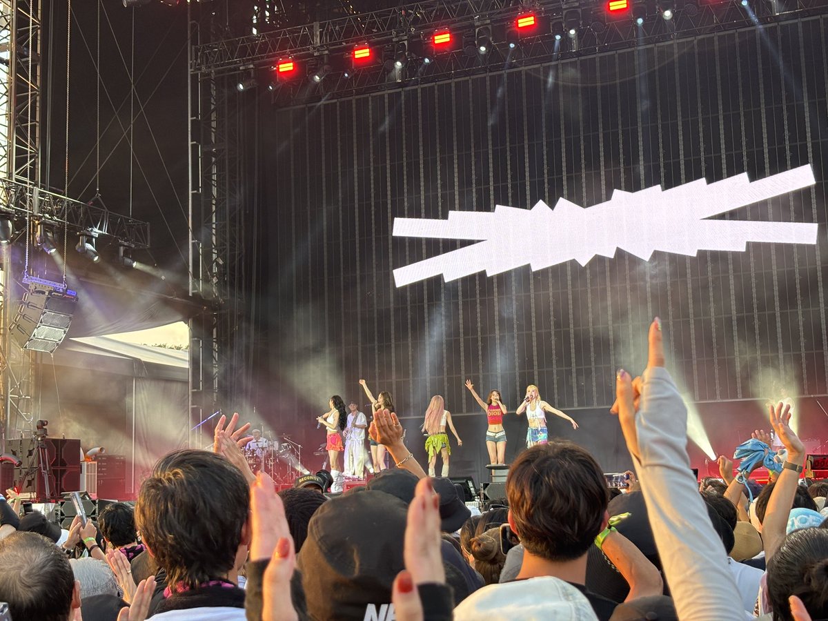 lecpfm0313's tweet photo. サマソニ大阪最高でした！
もう足がガタガタで残り東京2日間乗り切れる気がしないですが…
チケット譲ってくださった方に感謝！
めちゃくちゃ前でルセラとラルク拝めた！ https://t.co/PKX2UxkYfa