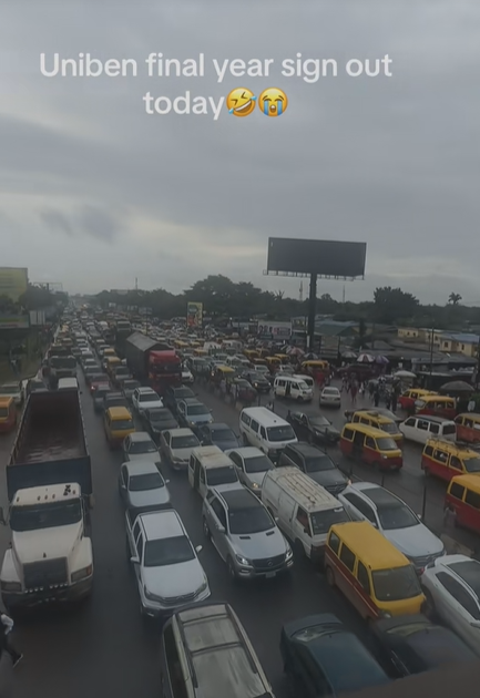 silentWords0's tweet photo. THE VC OF UNIBEN PUSHES STUDENTS TO THE STREET.

Congrats to the graduating students!  

Sign-out celebrations spilling onto the roads and blocking traffic is a problem.

But the bigger problem is how it got to this point. https://t.co/SoUO8LfFJ0