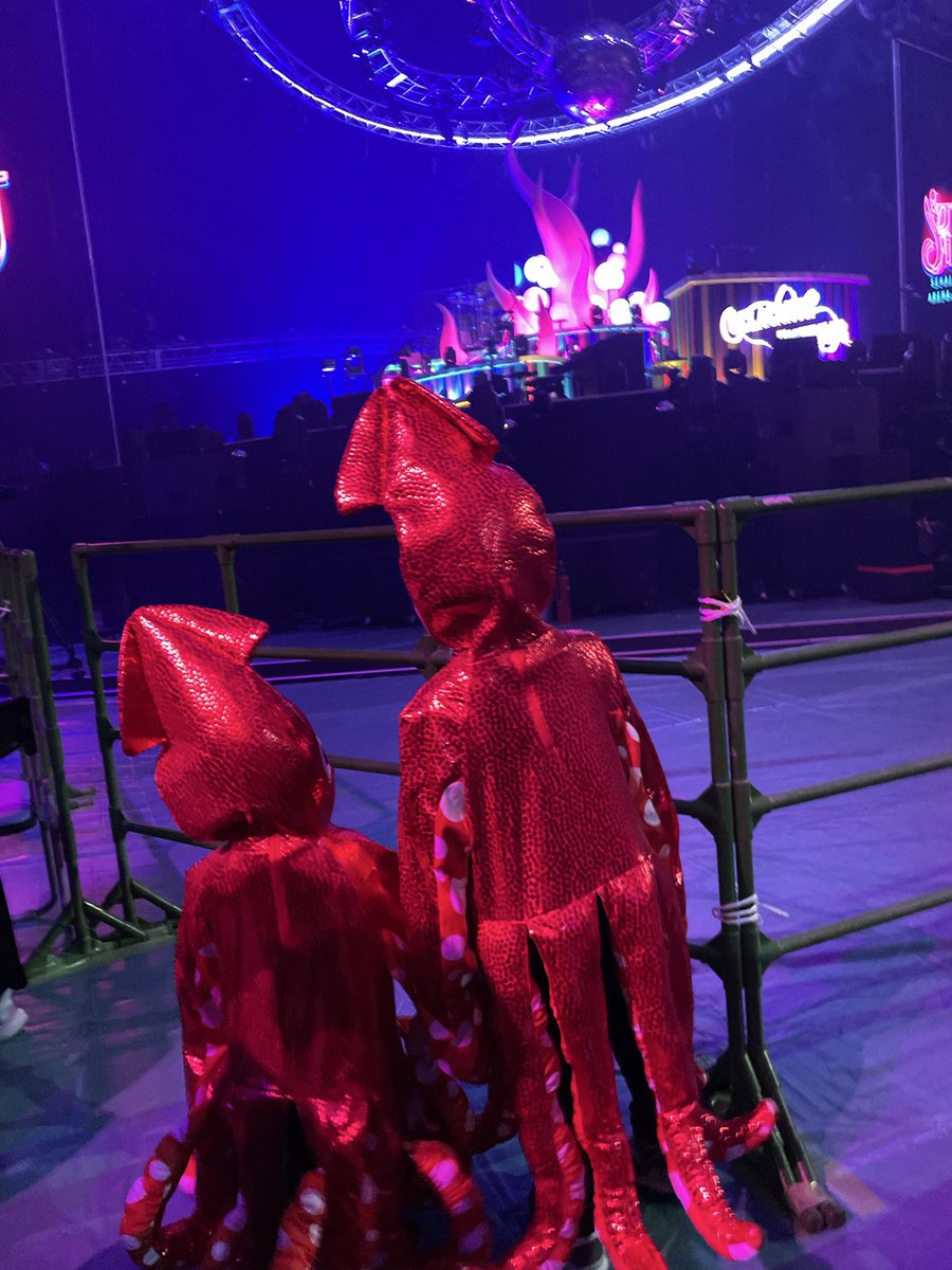 EnderUri's tweet photo. 2年ぶりに弟を連れて行きます‼︎
今回はどんな景色や音などを感じられるかな？　初日に参戦してる姉としてはあの部分は目と耳を塞がなきゃと色々考えてます…。
#SEKAINOOWARI
#CINEMA https://t.co/NHqpFF6imV
