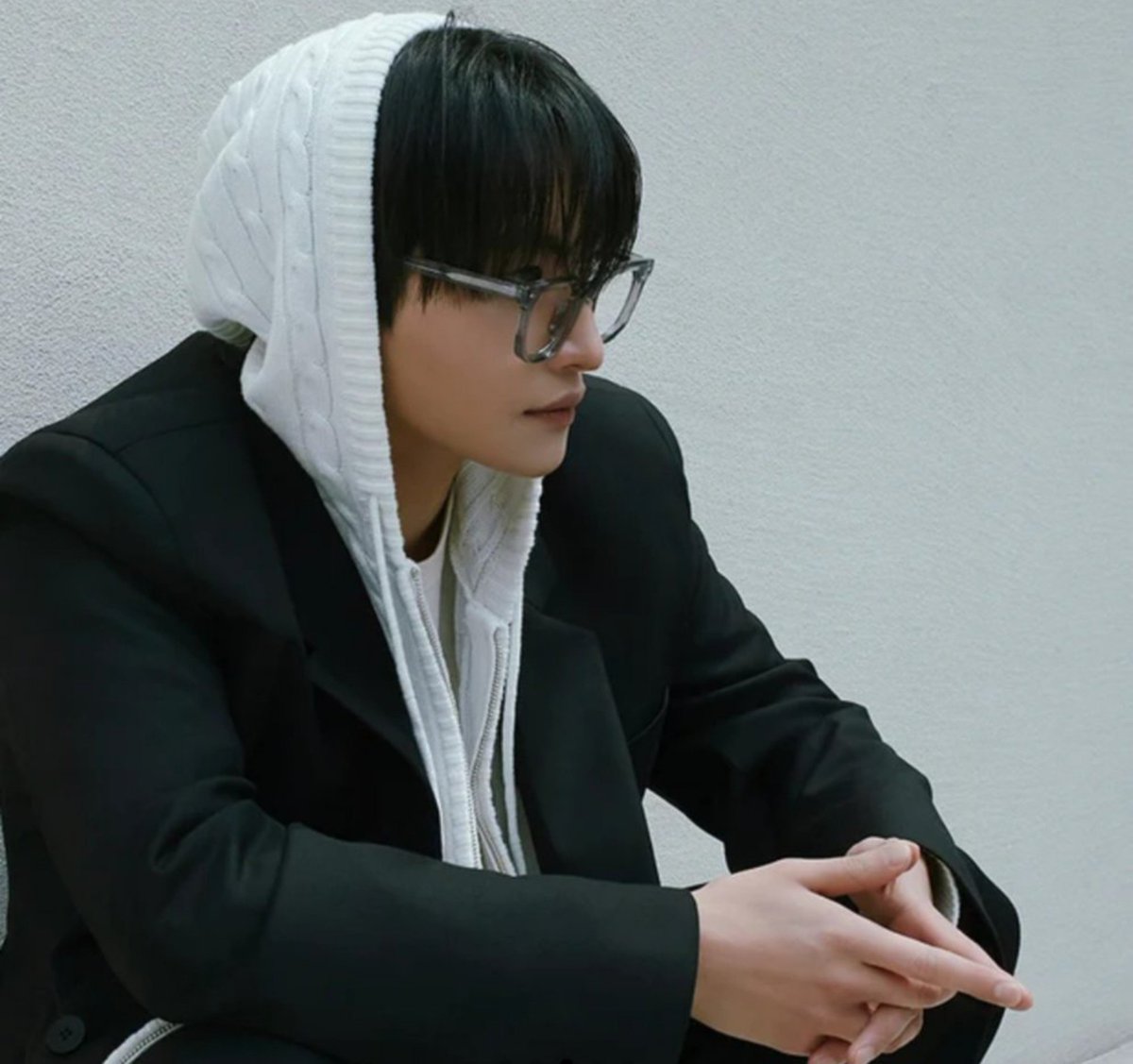 HW0RNY's tweet photo. The loser lonely virgin pervert who's suddenly obsessed with the guy who lives next door in his dorm https://t.co/msa913s3US