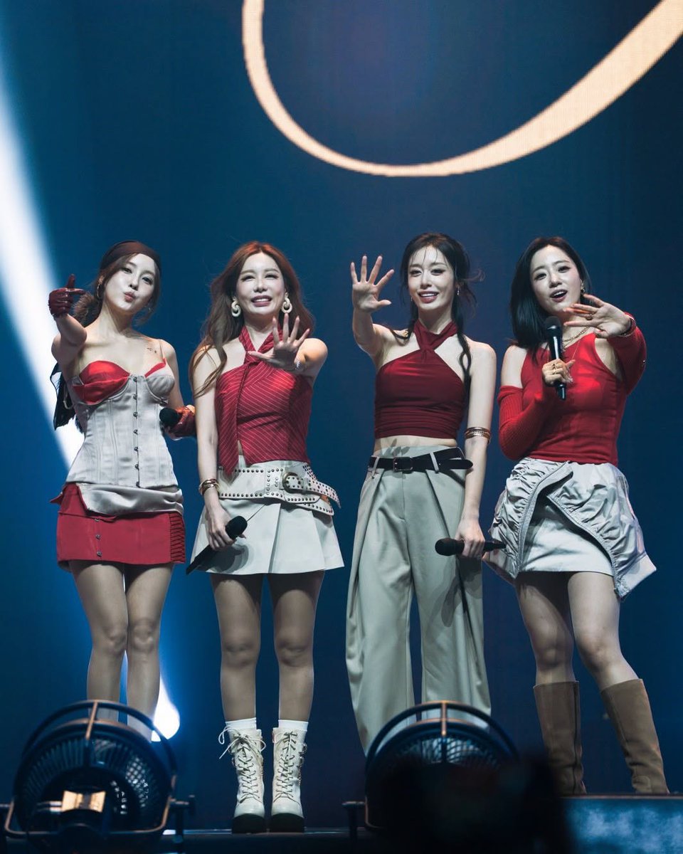 goKPOP's tweet photo. [🇲🇾] It’s been almost a week and we’re already missing T-ARA 🥹 1.5 hours flew by WAY too fast… full concert next time, please?! 👀

Read more: https://t.co/Vw62e81WmE

#TARA #TARAinKL #SUMMERAGAIN #SUMMERAGAINinKL #TrexStudio https://t.co/Xu39Tknlbh