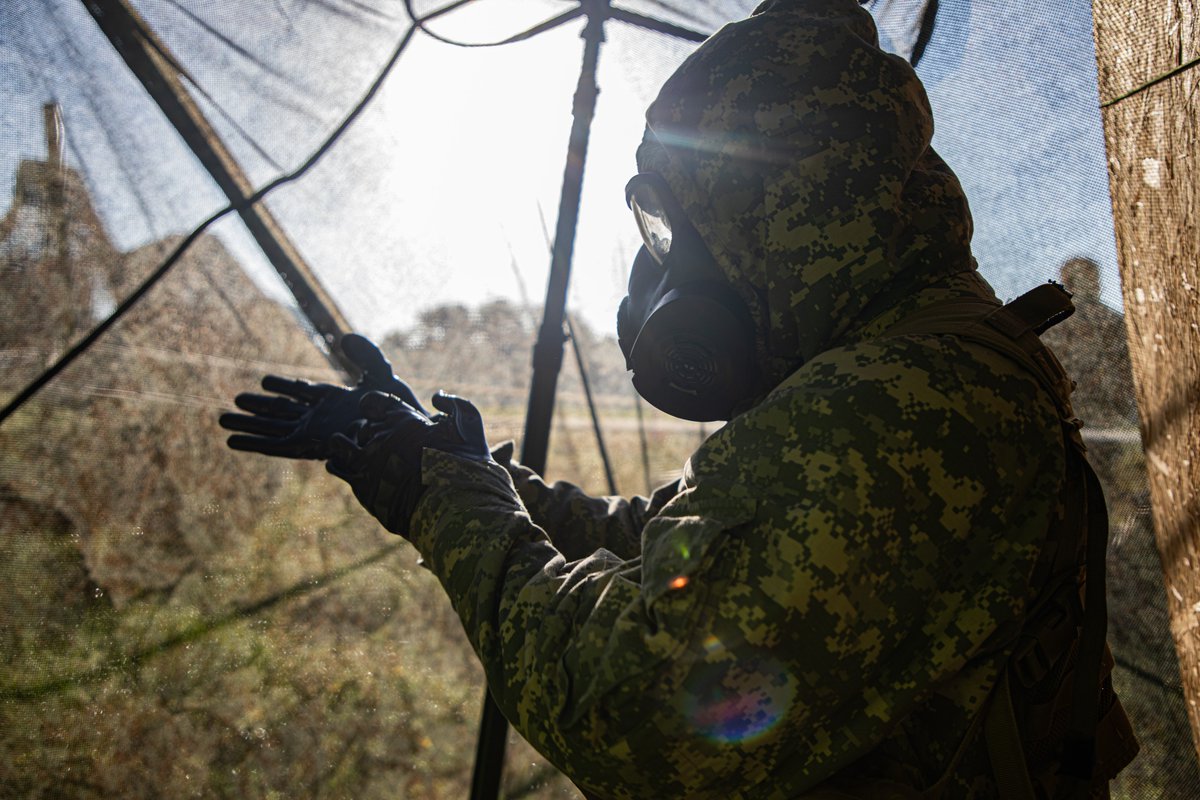 10MTNDIV's tweet photo. 3rd MBCT Soldiers trained on land navigation and CBRNE tasks during Day 2 of E3B, reinforcing the individual skills the formation depends on.
#ClimbToGlory #E3B

@USArmy @USArmyWHC @18airbornecorps https://t.co/RcxAaVBORc