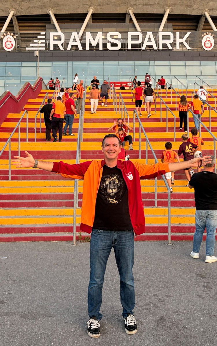 turkpench's tweet photo. Cimbom çağırır biz geliriz. #hedef27 https://t.co/HE01c4RXYr
