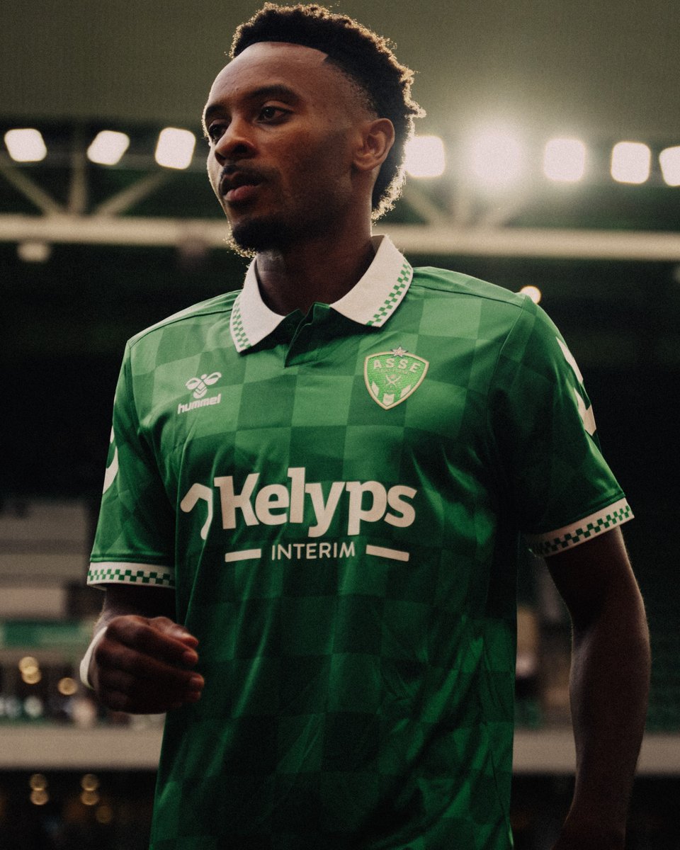 ASSEofficiel's tweet photo. 👀 Tout beaux, tout neufs pour l’échauffement ! 

Les Verts arborent leur nouveau maillot pre-game, parrainé par Kelyps Interim ! 💚