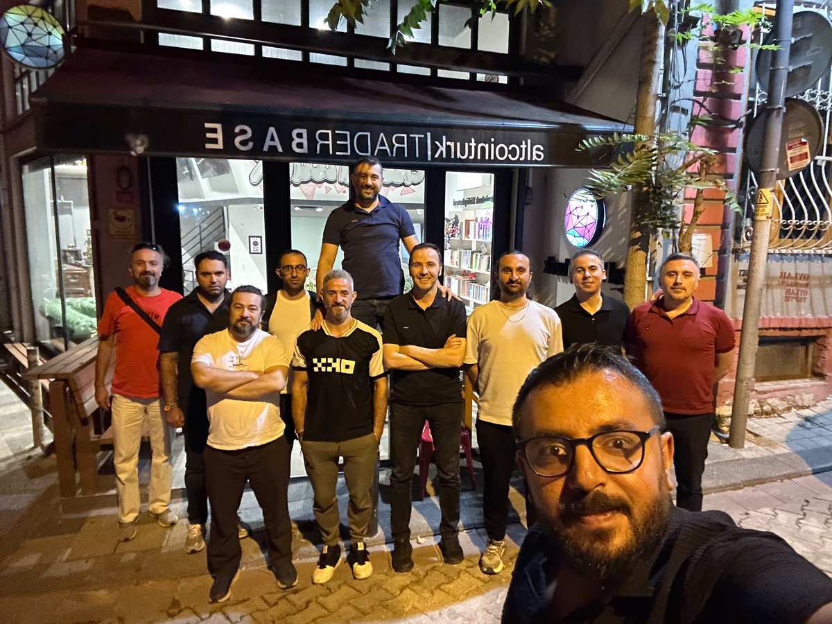 kriptocuma's tweet photo. 📸 #KriptoCuma selfiemiz ile bu hafta da sizlerleyiz 🫶🏻 https://t.co/y0uSMMkz90