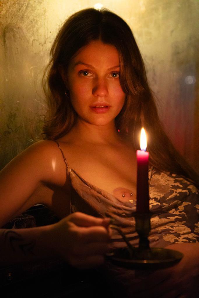 realKIRAC's tweet photo. Isa will pose Nude and Heavy with Child in the salon of @mnovendstern in Tribeca this coming October 3.

It will be a nude painting session with an audience present.

Ambitious painters or drawing artists are welcome to set up an easel and paint @isa2001m (or what they see or the canvas commands).

Apply here: https://t.co/BAUbivWxBp

More on the ideas we are developing around this event: https://t.co/lDqmCmKymF

Or send me a DM if you have questions and are a painter who can be in NYC on October 3.