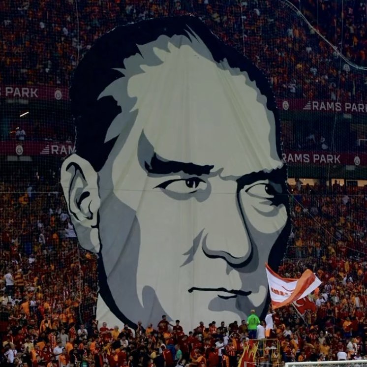 PesindeyizApp's tweet photo. Galatasaray tribünleri: "Mustafa Kemal’in askerleriyiz!" https://t.co/0wMKB4wyXY