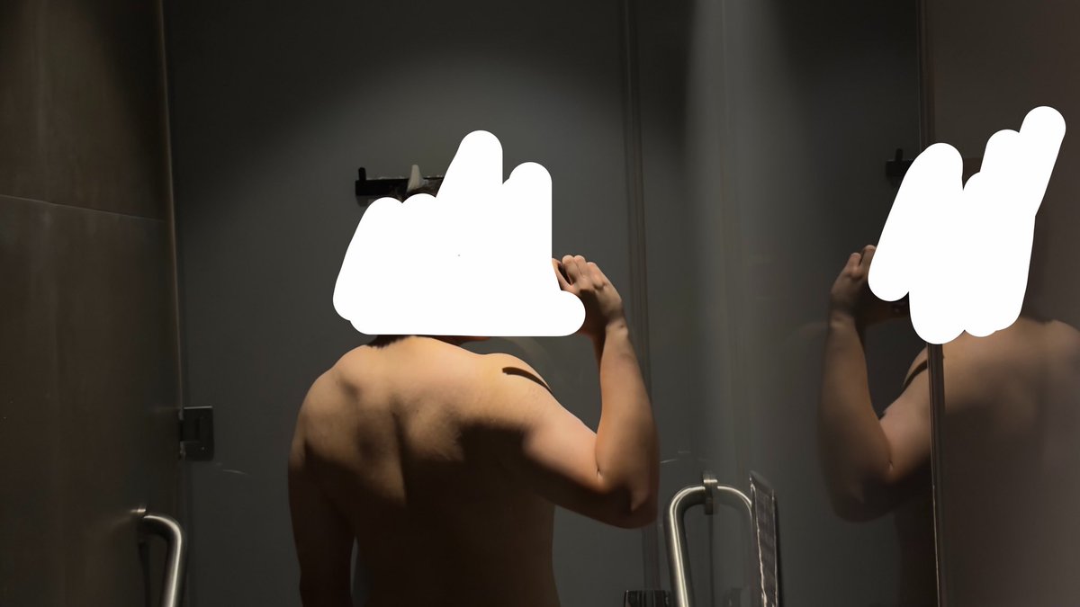 xefous08's tweet photo. I cant decide which ones betterrrr https://t.co/De5ZhXD2Z4