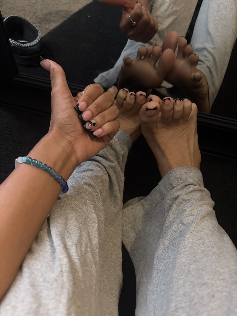 freakyarii_'s tweet photo. Should I Make Some Feet Content 😘? 
Lmk below ⬇️ 
If I get over 1000 likes I’ll post my feet more for you guys 😘
Im make some more videos tonight if you interested n my toes https://t.co/LiHS5GA7AS