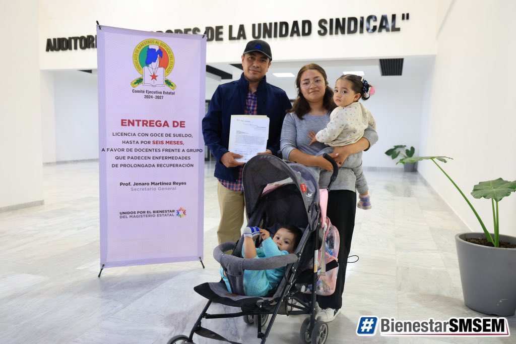 SMSEMmx's tweet photo. La dirigencia del Prof. Jenaro Martínez Reyes, Secretario General del #SMSEM, entregó licencias con goce de sueldo para ofrecer certeza laboral a quienes necesitan atender tratamientos médicos específicos. Un respaldo sindical solidario en momentos difíciles. https://t.co/EXu1XsyOWF