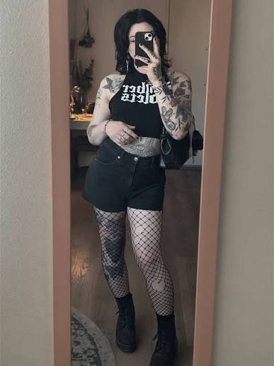 Sandrawayne47's tweet photo. @RaeCharm_ Trans girl are hot and sexy 🏳️‍🌈🥵😈 https://t.co/L2L15u2mR8