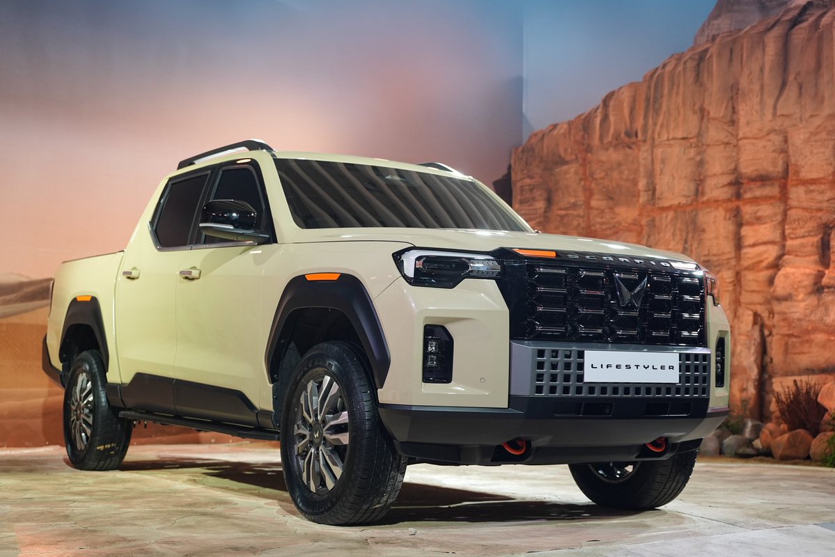 Mahindra_Auto's tweet photo. Off the map and exploring the impossible. The Scorpio Lifestyler in Sahara Beige Colour.
#ScorpioLifestyler #MahindraAuto #MahindraGlobalPikUp #GlobalPikUp #BuiltForABiggerWorld https://t.co/9c1VURi3NP