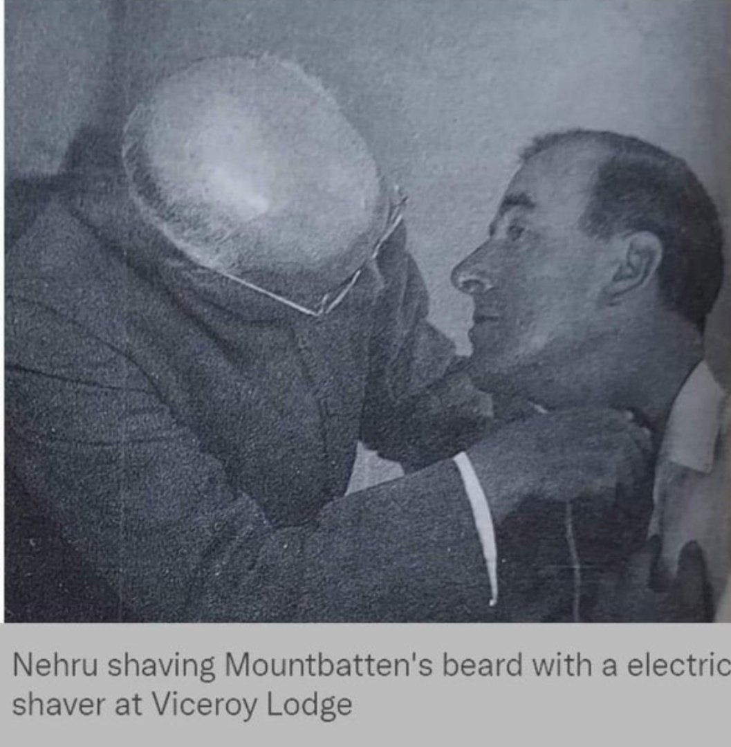 jpsin1's tweet photo. इससे शानदार विदेश नीति क्या होगी

 होटल राफेल सिंगापुर

जवाहरलाल नेहरू अंग्रेज गवर्नर जनरल लार्ड माउंट बेटन  की दाढ़ी बनाते हुए

 उधर कांग्रेसी कहते है कि हमारे नेहरू तो अंग्रेजों से लड़ते थे

 और जब नेहरू अंग्रेजों से लड़ते-लड़ते थक जाते थे तब अंग्रेजों की दाढ़ी बनाने लगते थे

😂😂😂😂😂😂