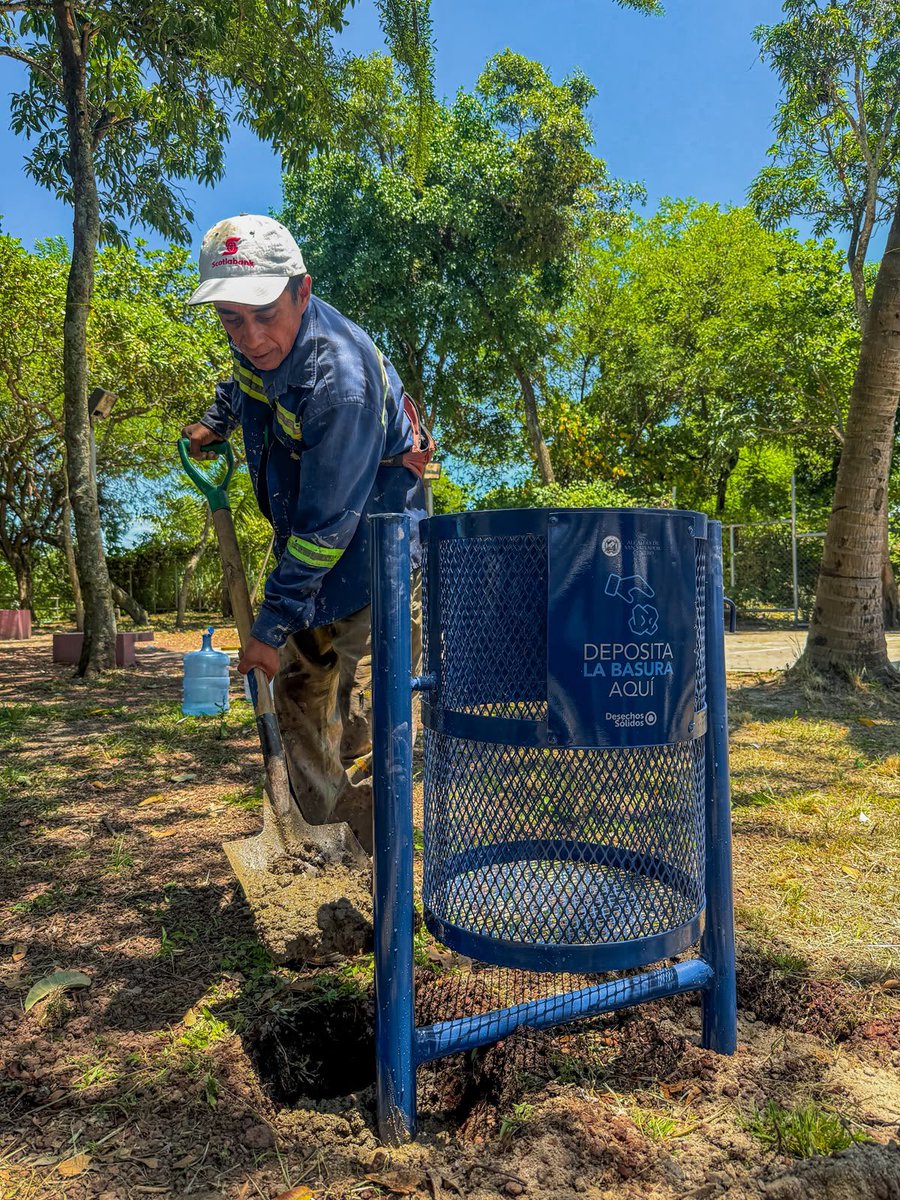 DesechoSolidos's tweet photo. Acciones que transforman nuestros espacios públicos. ☑️

Nuestros equipos de infraestructura se trasladaron al Parque San Pedro, ubicado sobre la calle Los Llanitos, en el distrito de Ayutuxtepeque, para realizar mejoras que fomentan la limpieza y el orden en la zona. 📍 https://t.co/h6iXHBvP4T