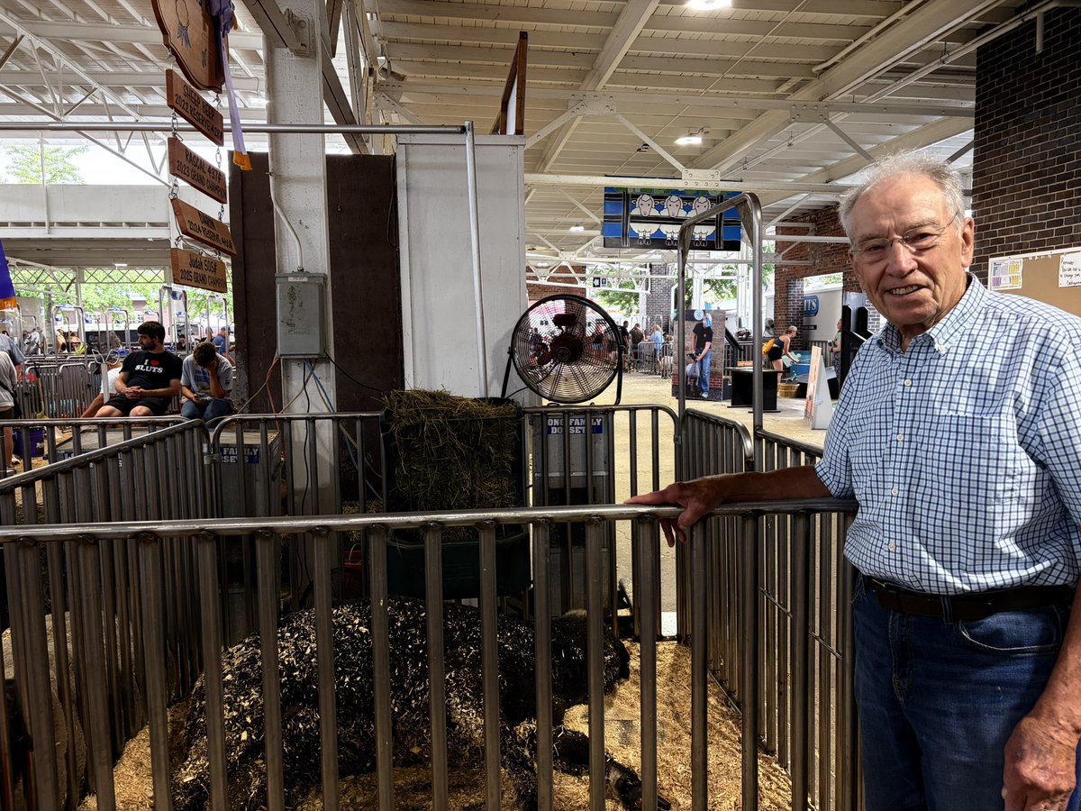 ChuckGrassley's tweet photo. My compliments to the sheep barn at the Iowa state fair for having warm water when u wash ur hands Pretty nice https://t.co/R279b4kaaL