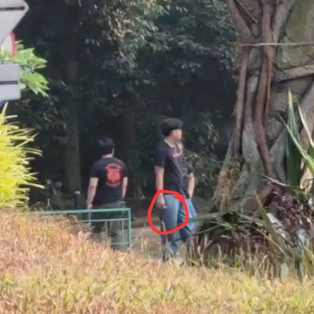 uibaseNG's tweet photo. NGEROKOK SEMBARANGAN, ngelanggar mou yg mereka bikin, ditagih kejelasan mou ilang ilangan, baik-baik disuruh minta maaf di Medsos malah bawa bawa WD 1, terakhir pas surat permintaan maafnya dikirim gamau ngakuin seluruh kesalahannya. ospek nih ui! https://t.co/1D31oZJCoo