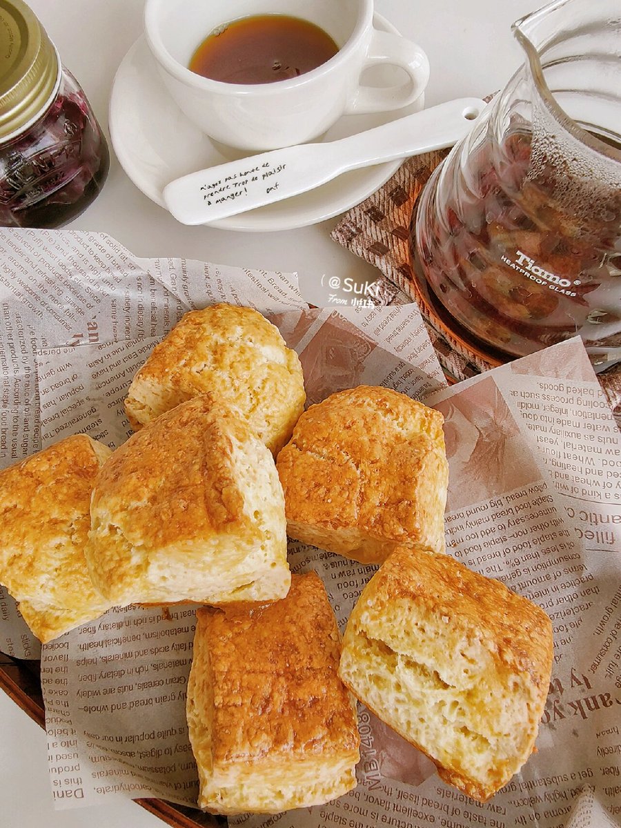 ChatZoneUK's tweet photo. Just had the best morning matcha latte with a side of warm blueberry scones—sunrise and carbs hitting different today! https://t.co/PijPYtV433