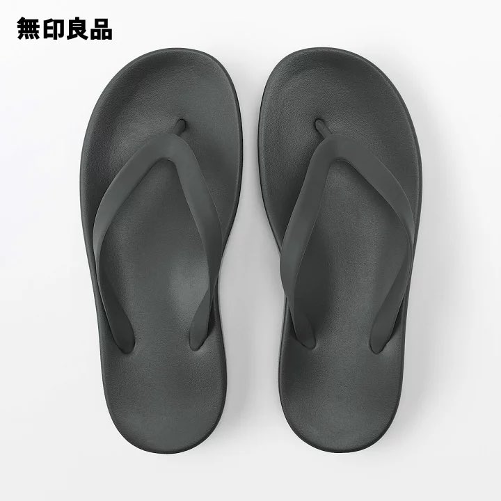 00sh_____'s tweet photo. これ系のサンダル無印良品が正解なのでは、、？
足なりフォルムで歩きやすく価格もめちゃ安い https://t.co/WmllcjwV1b