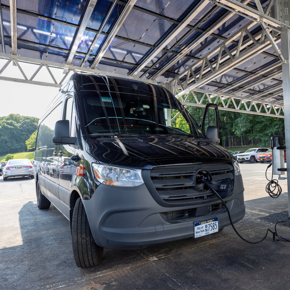 NYCDCAS's tweet photo. Big milestone for NYC green infrastructure! ☀️⚡️

DCAS &amp; @NYCSchools have completed Staten Island’s first-ever solar canopy EV charging station at Petrides School!

🔗 Read the full announcement:

https://t.co/llq3w3z9Hl

#NYC #EVCharging https://t.co/Vx50gnEeGr