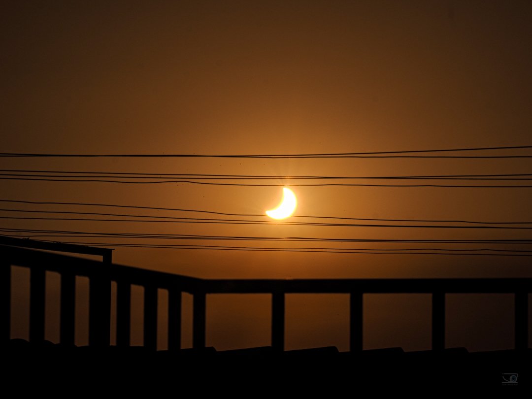 JUANJECOFRADE2's tweet photo. La cotidianeidad del eclipse

#RetratandoConceptos https://t.co/0UzaRECKEx