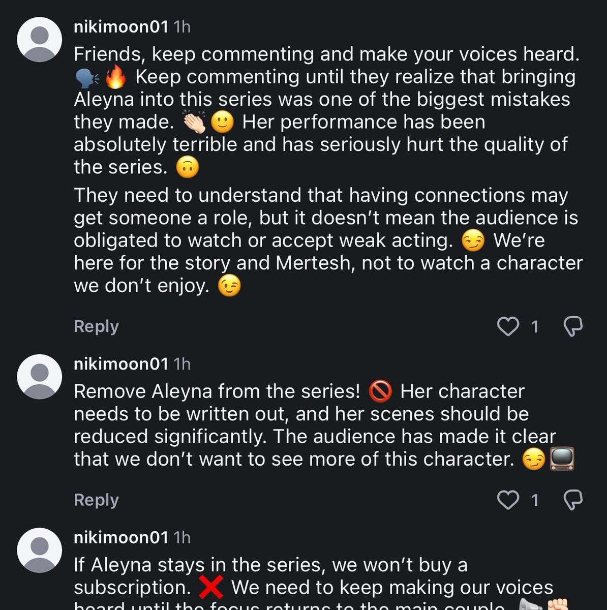 Mvrymfx's tweet photo. @Bluueseaaaa Her comment section btw 🤡 people are insane https://t.co/B8FxUJgA3k