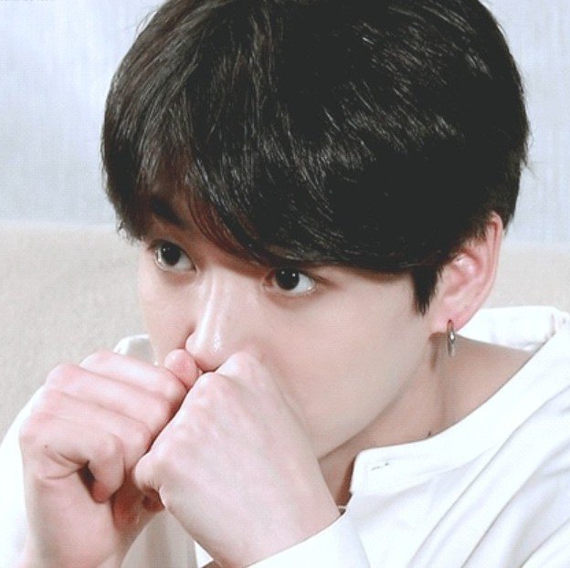 guqowrte's tweet photo. #taekookau

where alpha taehyung who swear to hate kids bashes out on the neighbor's brat son while jungkook tries to muster courage to reveal he's carrying.

"if we had a kid like him in this house, I'd have shredded him", the alpha growled.

"even if it was our pup?" https://t.co/vaeDRB2J8q
