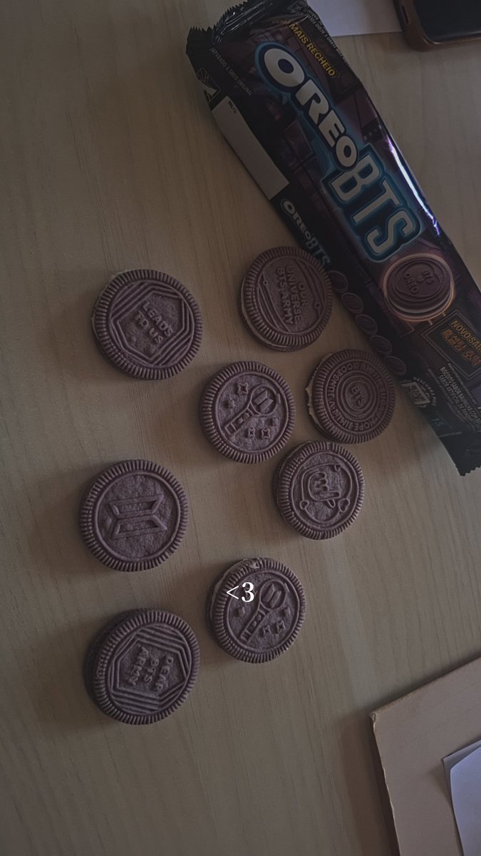 ZoroOnlyArmy's tweet photo. Eu preocupada de mais com meus oreos que finalmente achei 💅 https://t.co/3KTPLHpU7u