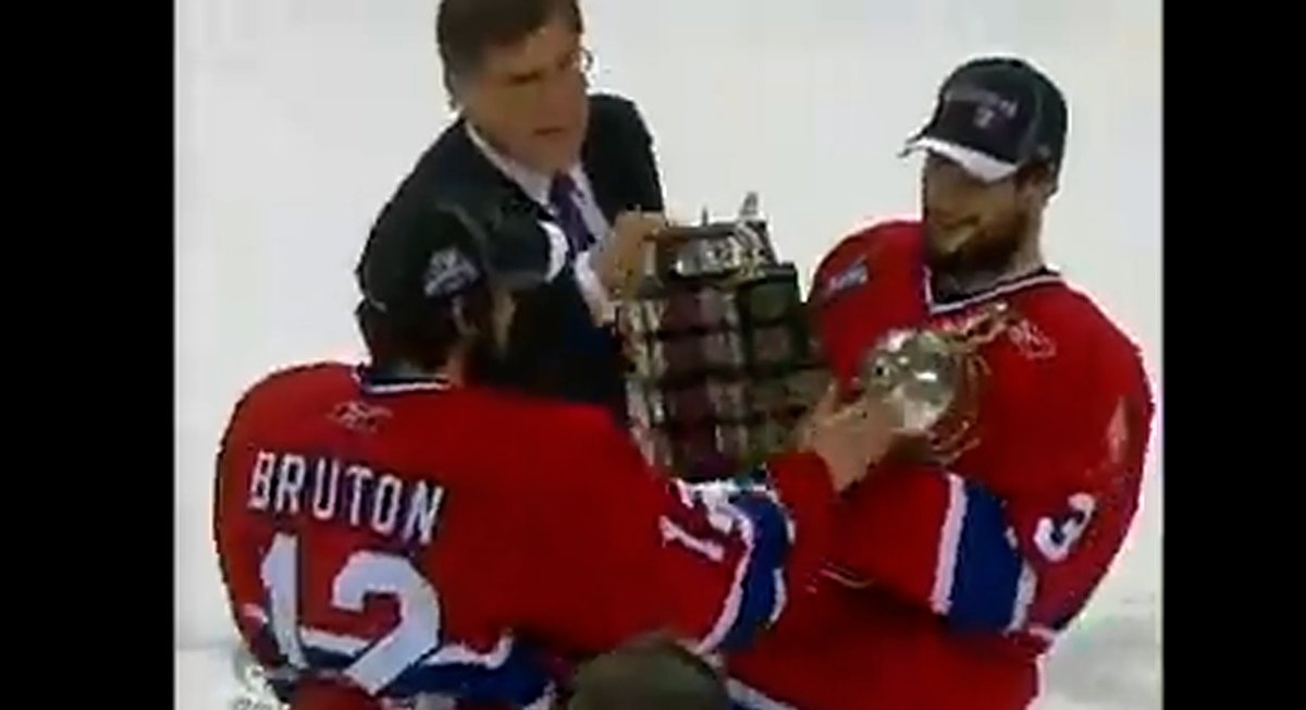 spokanechiefs's tweet photo. Congratulations to Rob Faulds @snfaulds of @sportsnet on your retirement. You were always there to pick up the pieces!

#GoChiefsGo https://t.co/78BCJYz3c5