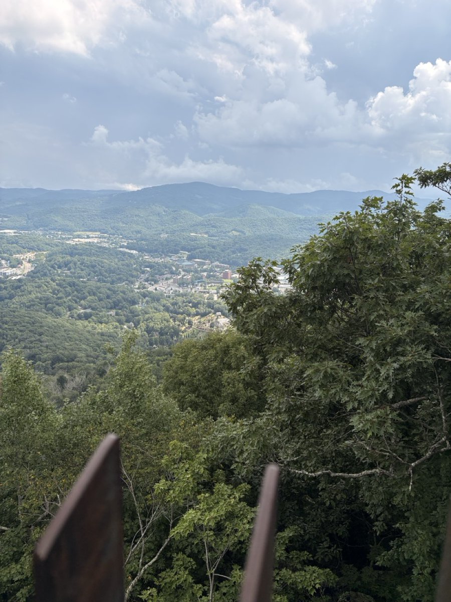 nccabin's tweet photo. A look at Booneโs new bridge from Howardโs Knob ๐โฐ๏ธ Planning a trip to the High Country? Find your place to stay: https://t.co/HIF85418Lv
#ExploreBoone #BooneNC #HighCountryNC #CarolinaCabinRentals https://t.co/H13h8GDuD6